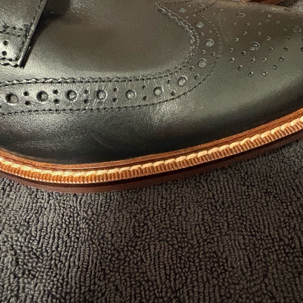 Men’s Banana Republic Black Leather Dress Shoes with Brown Welt Size 8.5 - Picture 13 of 14